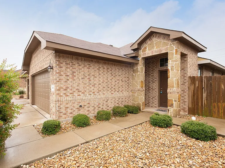 110 Hidden Springs Dr — Photo 1