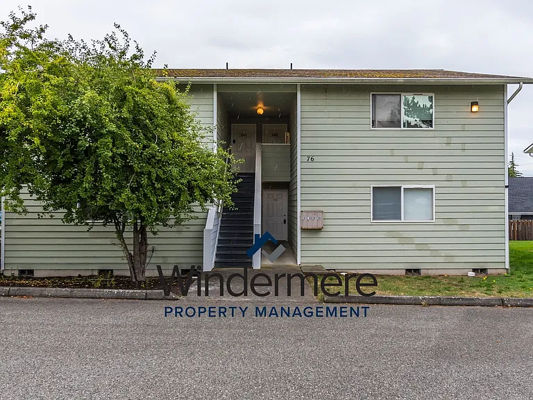 1576: 76 N Oak Harbor St — Photo 14
