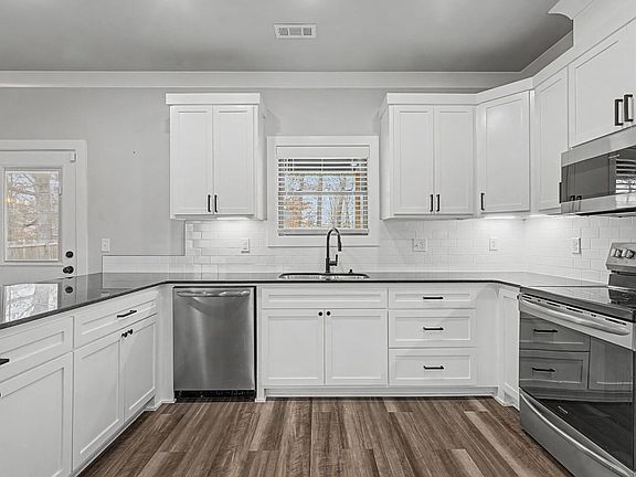 5th image of 2 Creetown Ln