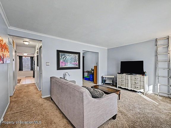 3rd image of 109 Townhouse Pl
