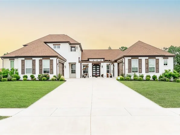 402 Birkshire Rd, Cave Springs, AR 72718