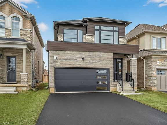 2nd image of 12 Shady Oaks Trl