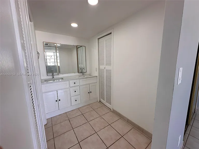 2025 NE 164th St #1008 — Photo 36