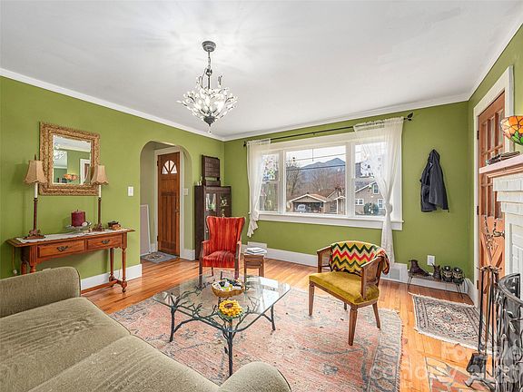 4th image of 132 Maxwell St
