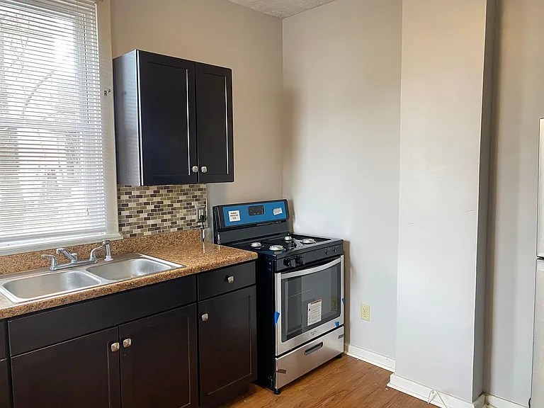300 W 13th Ave — Photo 8