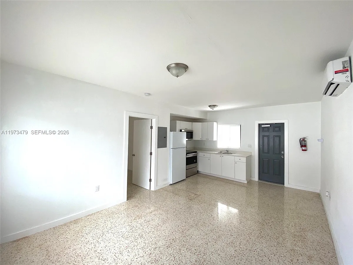 Building Photo - 165 NE 56th St #1