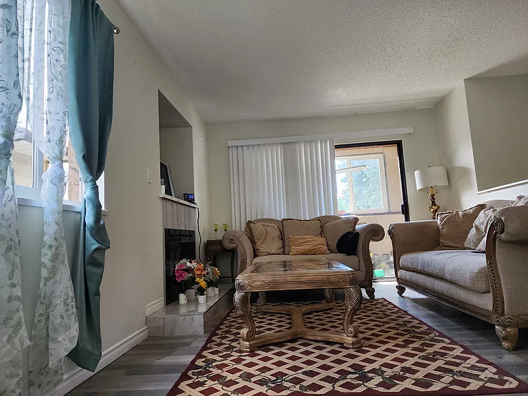 72a Ave — Photo 3