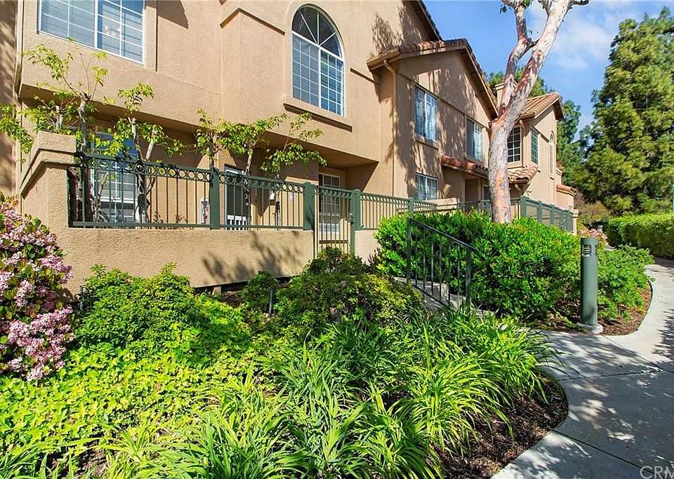1st image of 32 Headland Pl