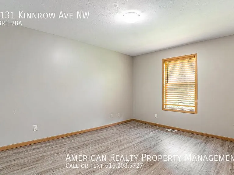2131 Kinnrow Ave NW — Photo 9
