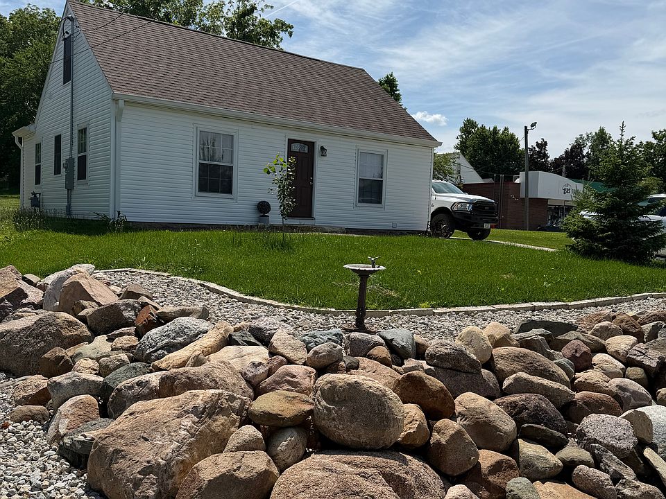 1st image of 2922 Center Point Rd NE