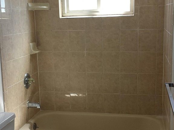 3rd image of 466 Hawthorn Ave