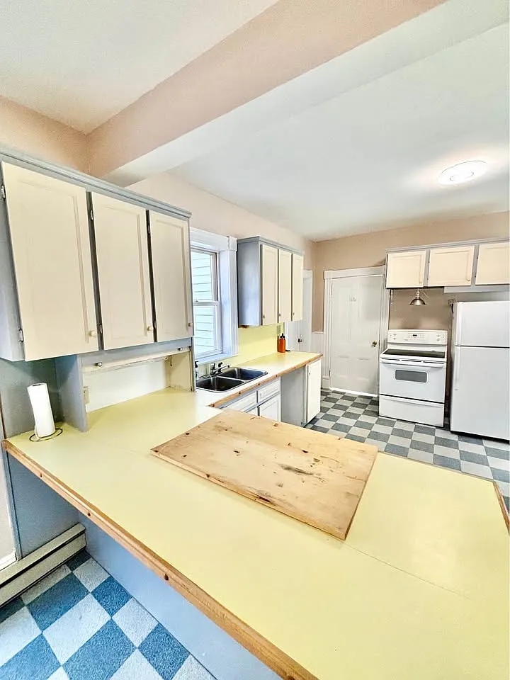 Building Photo - 128 Gill St #1