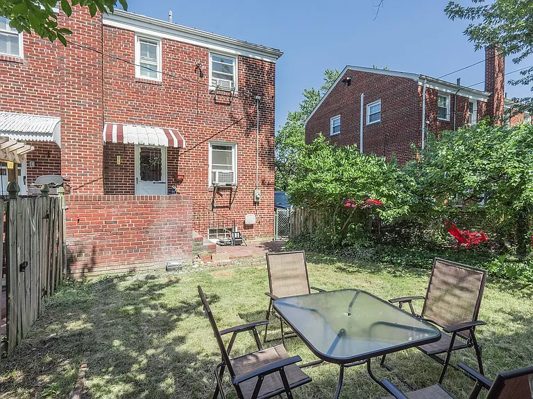 202 S Courthouse Rd — Photo 13
