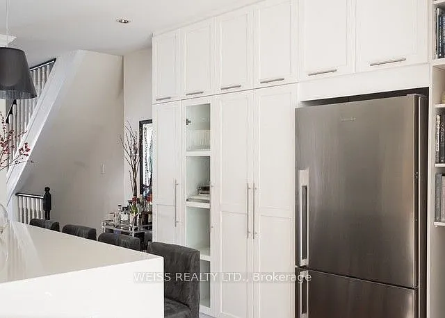 593 Hillsdale Ave E — Photo 5