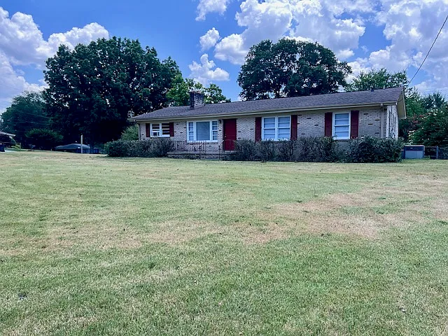 3 bed, 1.5 bath, 1200 sqft, $1,750 — Photo 1