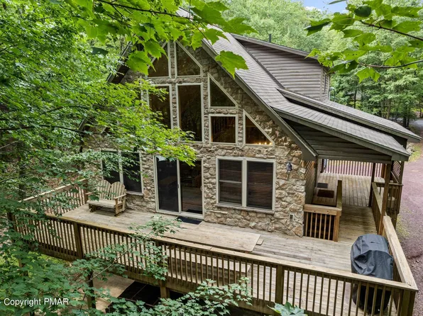 41 Skye Dr, Lake Harmony, PA 18624
