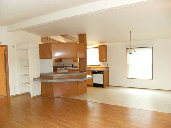 4th image of 8205 Lake St SW
