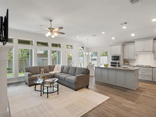 405 Elevation Ave, Montgomery, TX 77316