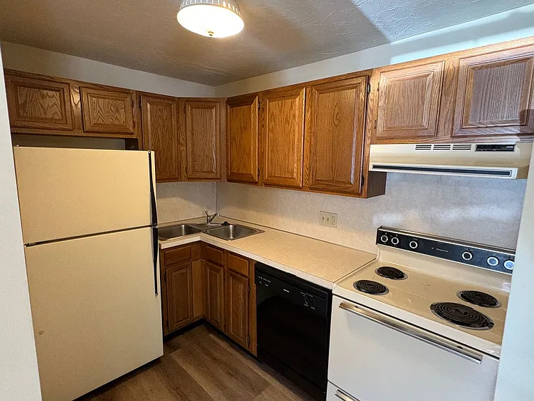 364 N Broad St #8 — Photo 11