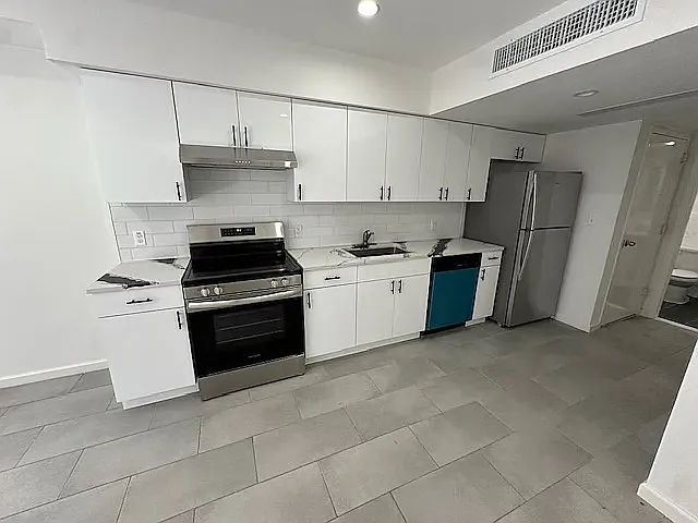 346 W 53rd St #5 — Photo 2