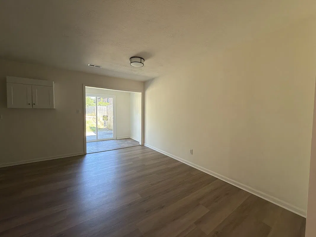 3 bed, 1.5 bath, 1188 sqft, $1,750 — Photo 2