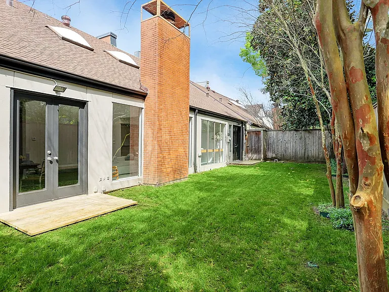 5300 Mercer St #9 — Photo 21