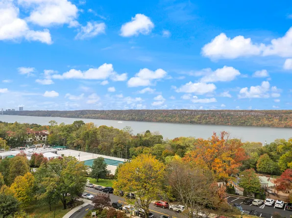 5800 Arlington Avenue image 7 of 7