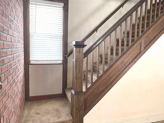 4th image of 2027 E 61st St