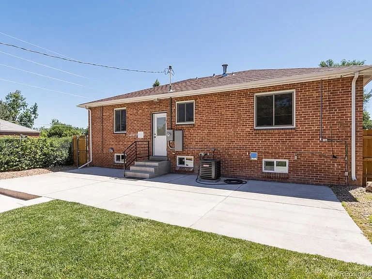 2895 Eudora St — Photo 26