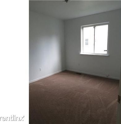 3rd image of 7887 Thornhill Dr
