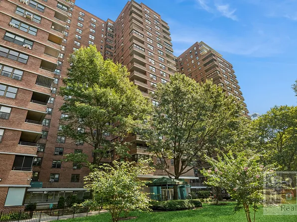 383 Grand Street image 15 of 25