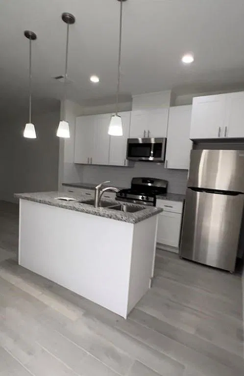 3 bed, 2.5 bath, 1329 sqft, $1,750 — Photo 2