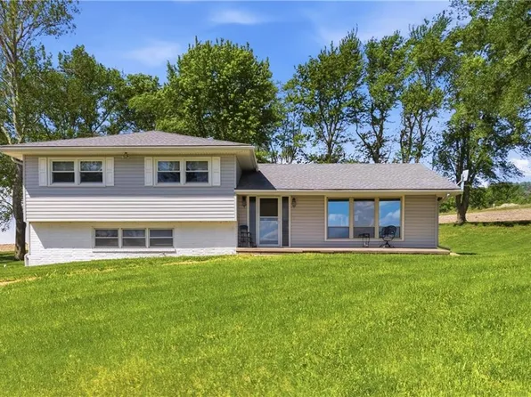 17429 Coffin Rd, Leavenworth, KS 66048