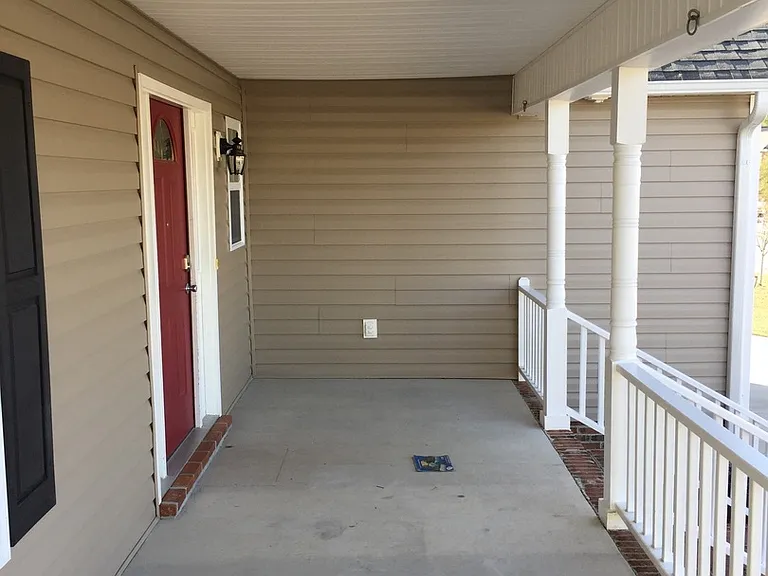104 Runnymeade Dr — Photo 3