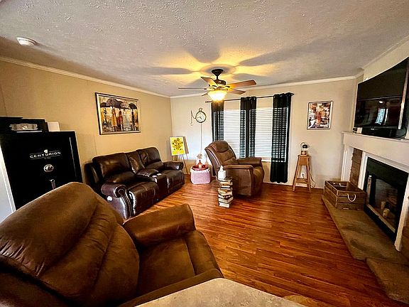 4th image of 75 Woody Rd