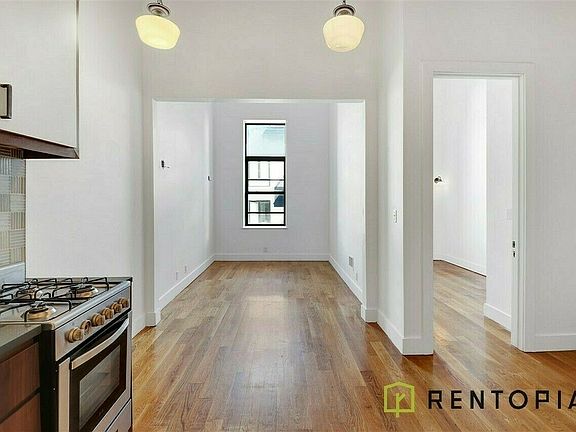 5th image of 949 Willoughby Ave #125