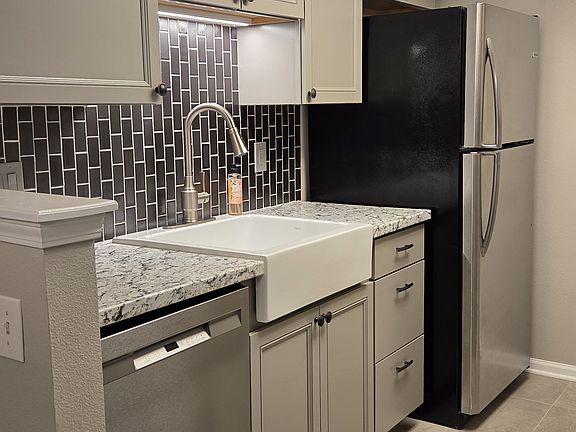 3rd image of 8555 Fairmount Dr