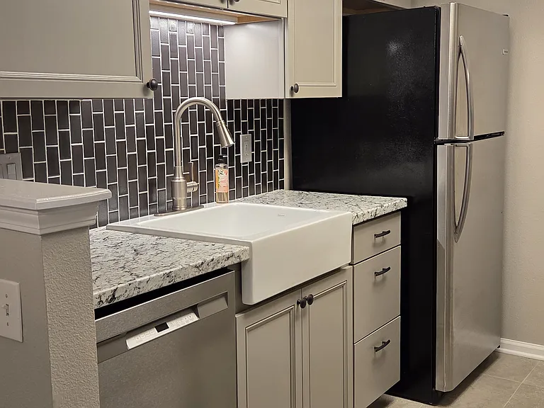 8555 Fairmount Dr — Photo 3