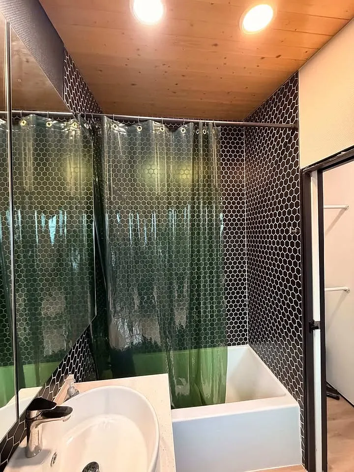 Studio, 400 sqft, $1,500 — Photo 3