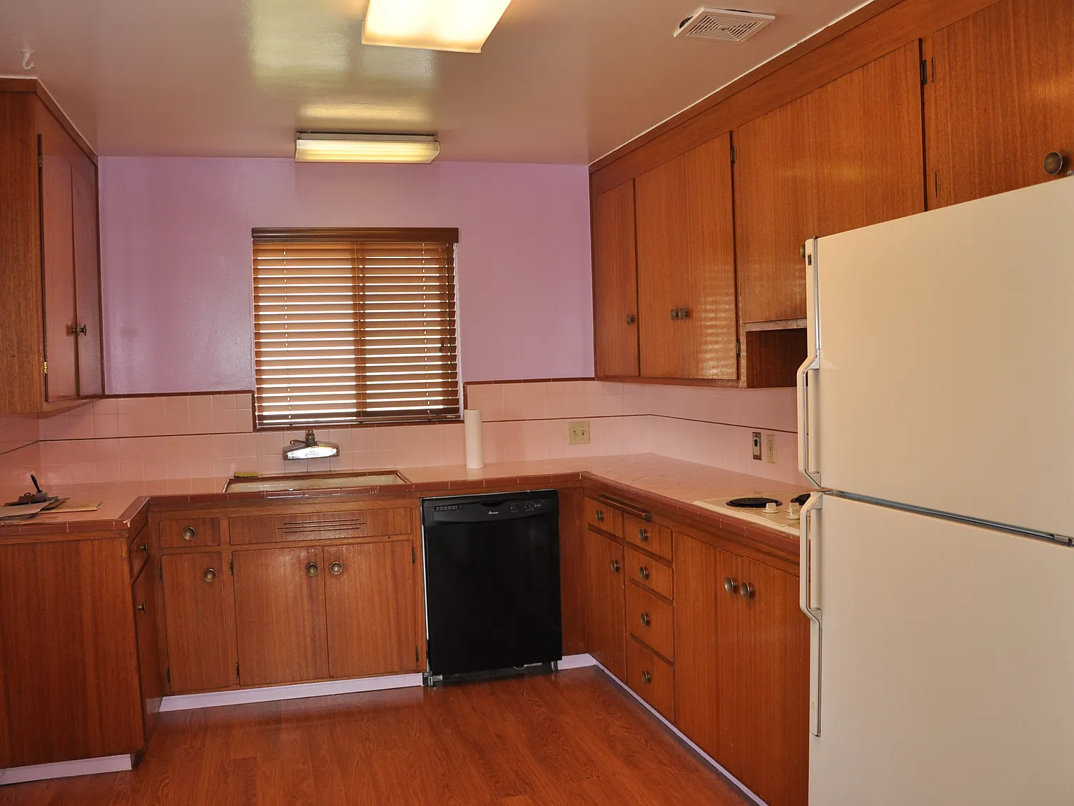 3 bed, 2.5 bath, 1648 sqft, $3,800 — Photo 2