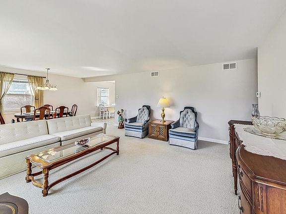 3rd image of 834 Newberry Ave