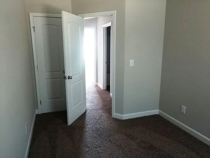 211 N Oak St #B — Photo 5