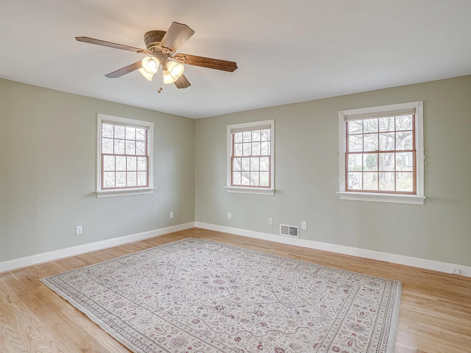 4 bed, 2825 sqft, $3,850 — Photo 4
