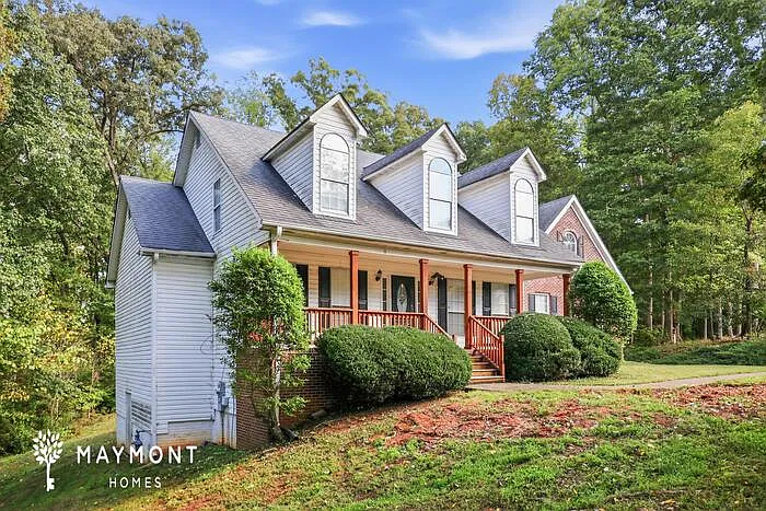 5 bed, 3.5 bath, 3411 sqft, $3,145 — Photo 3