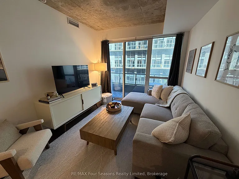1030 King St W #325 — Photo 3