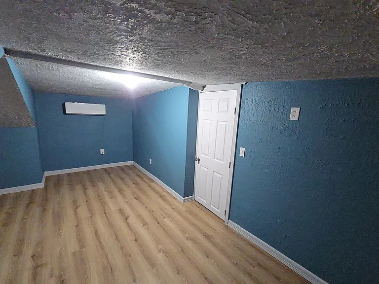 9010 Linda Vista Rd #B — Photo 6