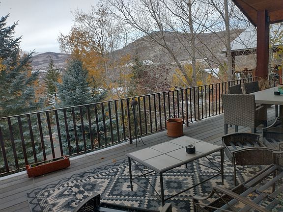 Upper level balcony with view of mountain range
