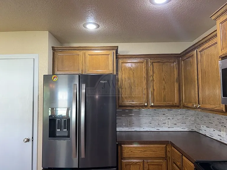 2509 Lavender Ln — Photo 6