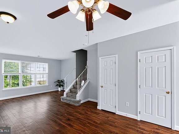 3rd image of 8635 Willow Leaf Ln