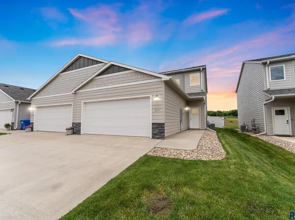 8151 E Tencate Pl, Sioux Falls, SD 57110